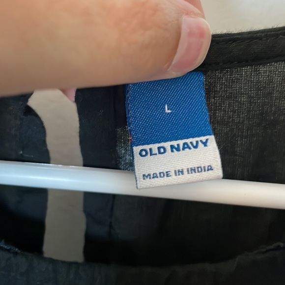 Old Navy embroidered black top size L - Picture 2 of 4